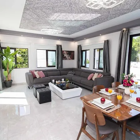 Casa Di Flores Villa